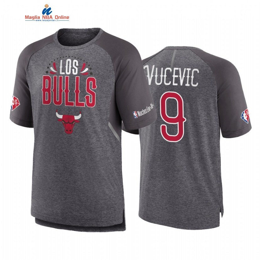 T Shirt NBA Chicago Bulls #9 Nikola Vucevic Grigio 2022 Acquista